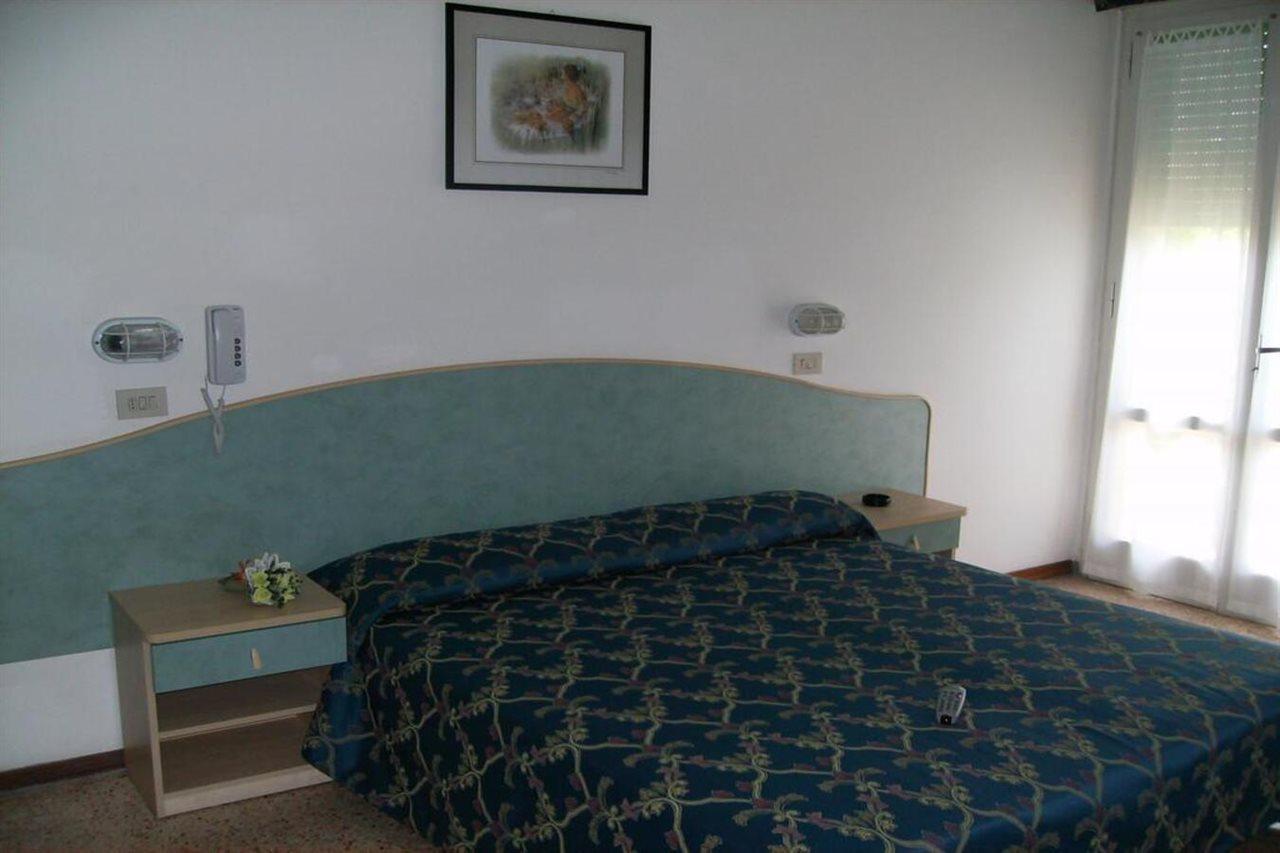 Hotel Moby Dick Римини Экстерьер фото