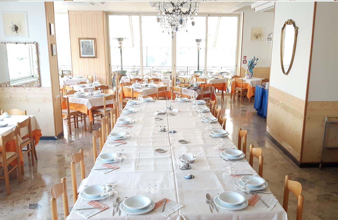 Hotel Moby Dick Римини Экстерьер фото